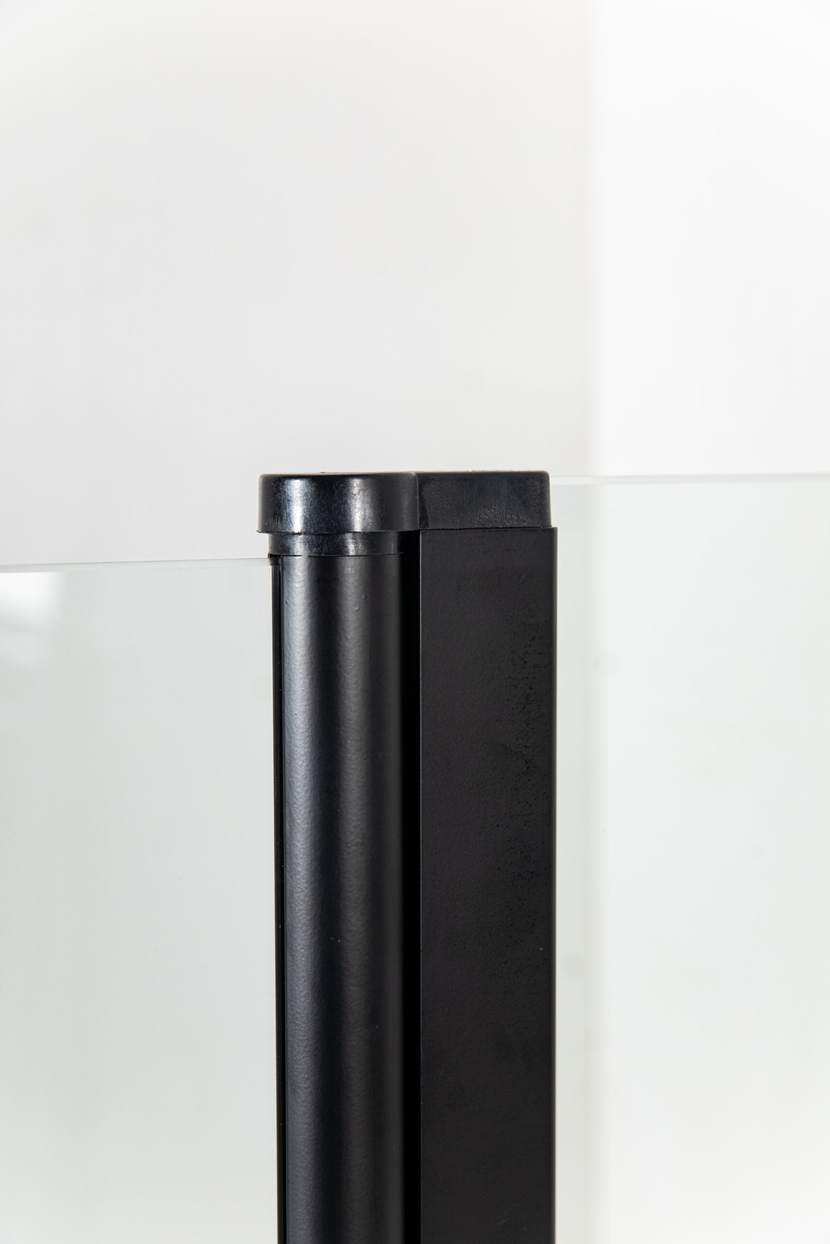 Шторка для ванны стеклянная AquaStream 65 ALL Blacks прозрачная