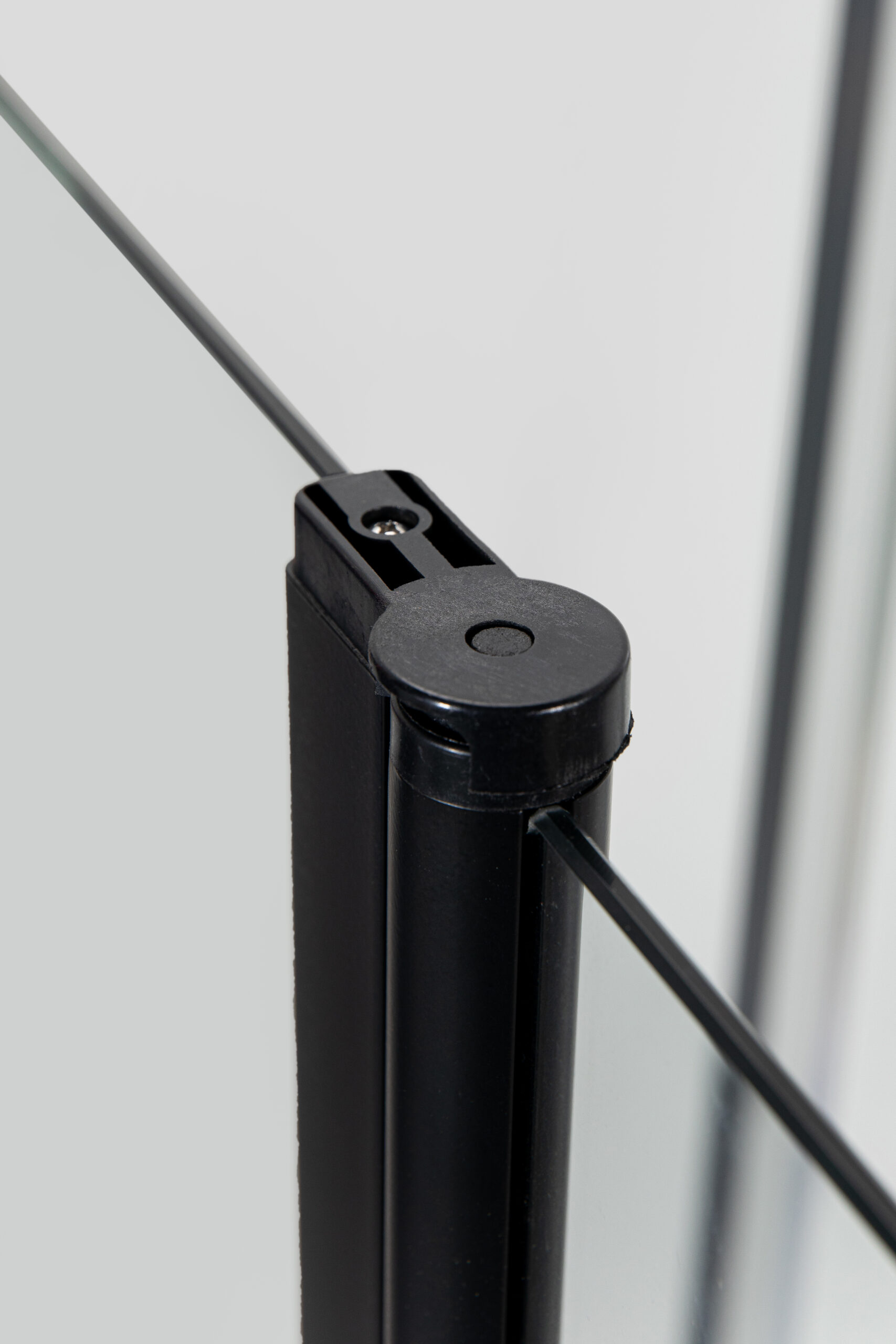 Шторка для ванны стеклянная AquaStream 65 ALL Blacks прозрачная