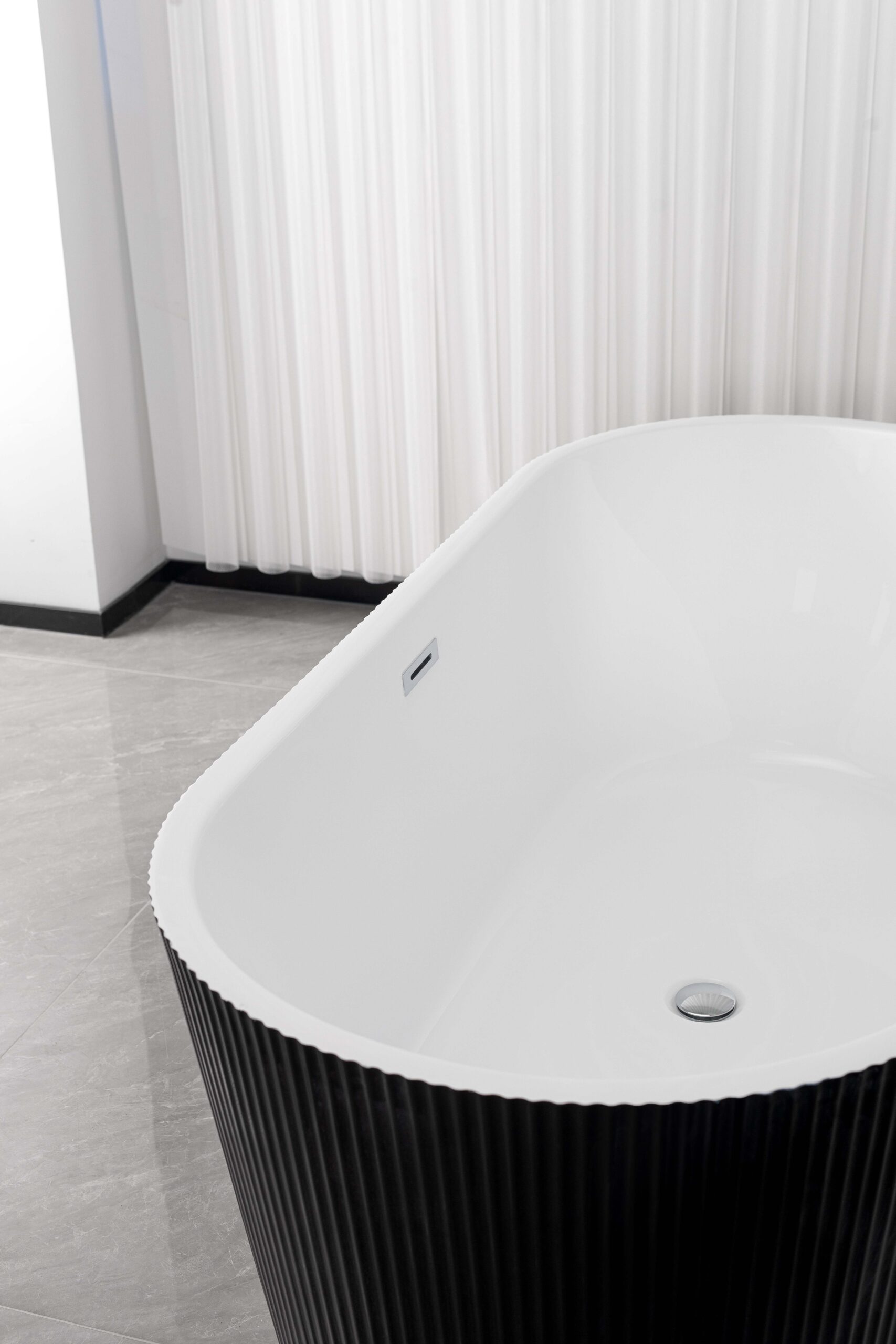 Окремо стояча ванна ALDO MARE AZURE Nero 160